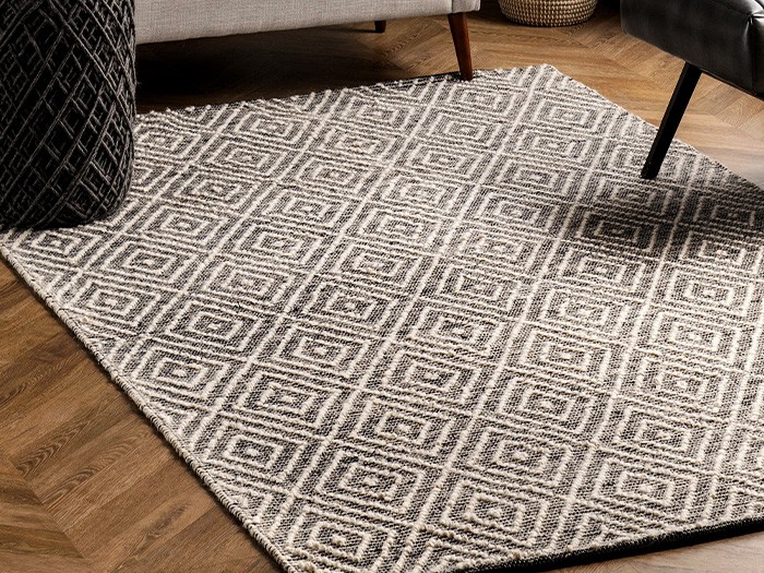 A low pile, wool rug is ideal for high-traffic areas